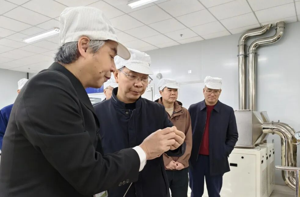 正月初四，株洲市委副书记、市长陈恢清调研企业