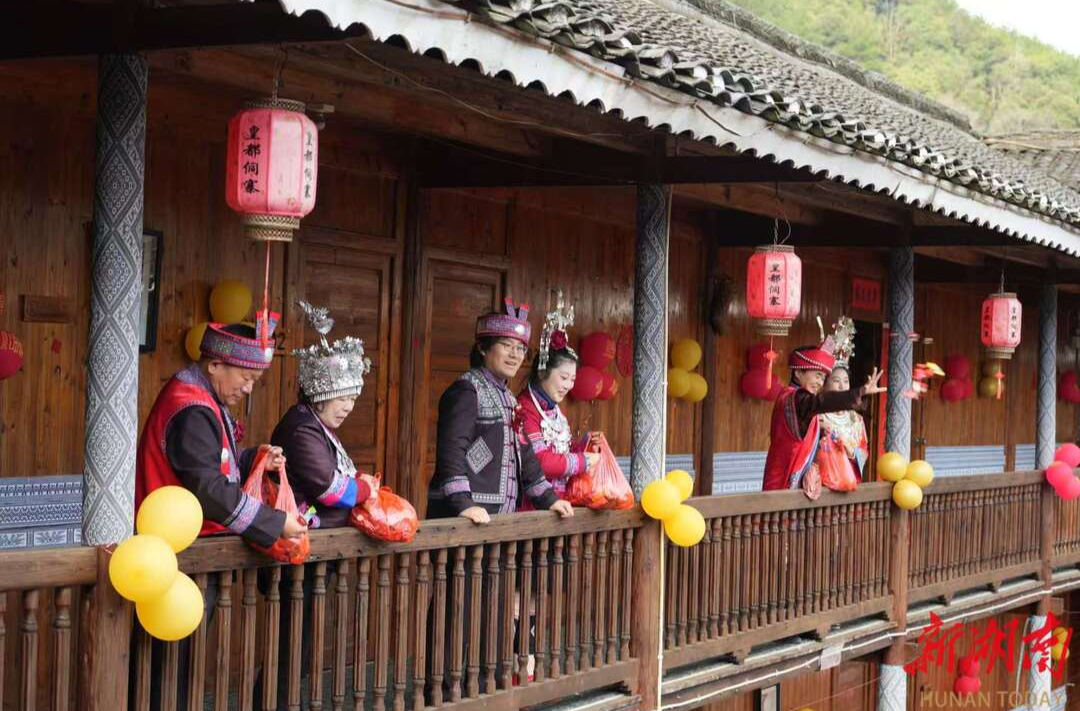 春回大地 福满五溪｜两寨联动，沉浸式实景演绎侗族婚典