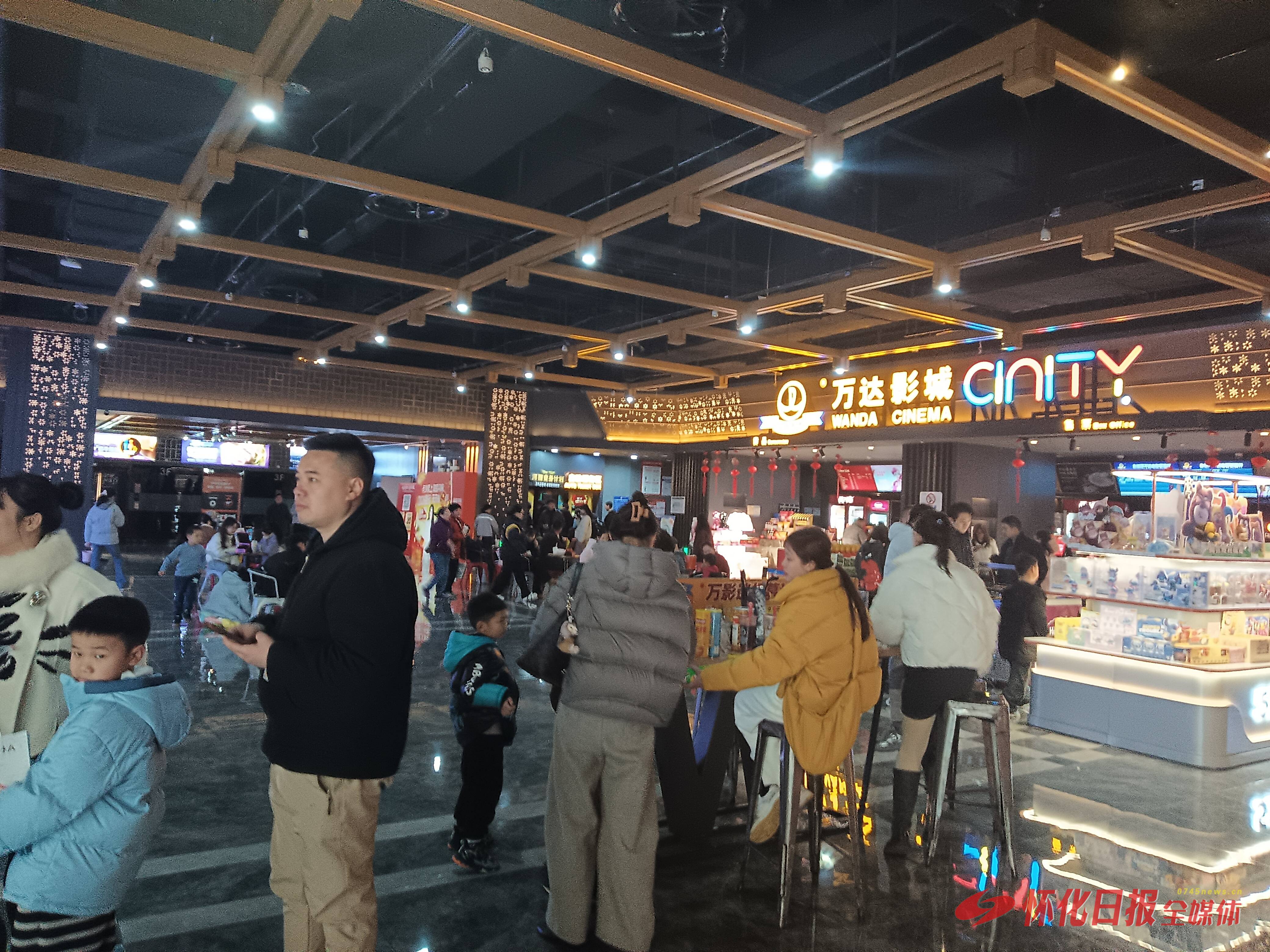 春回大地 福满五溪｜春节档电影市场火热 怀化市民乐享“光影新年”