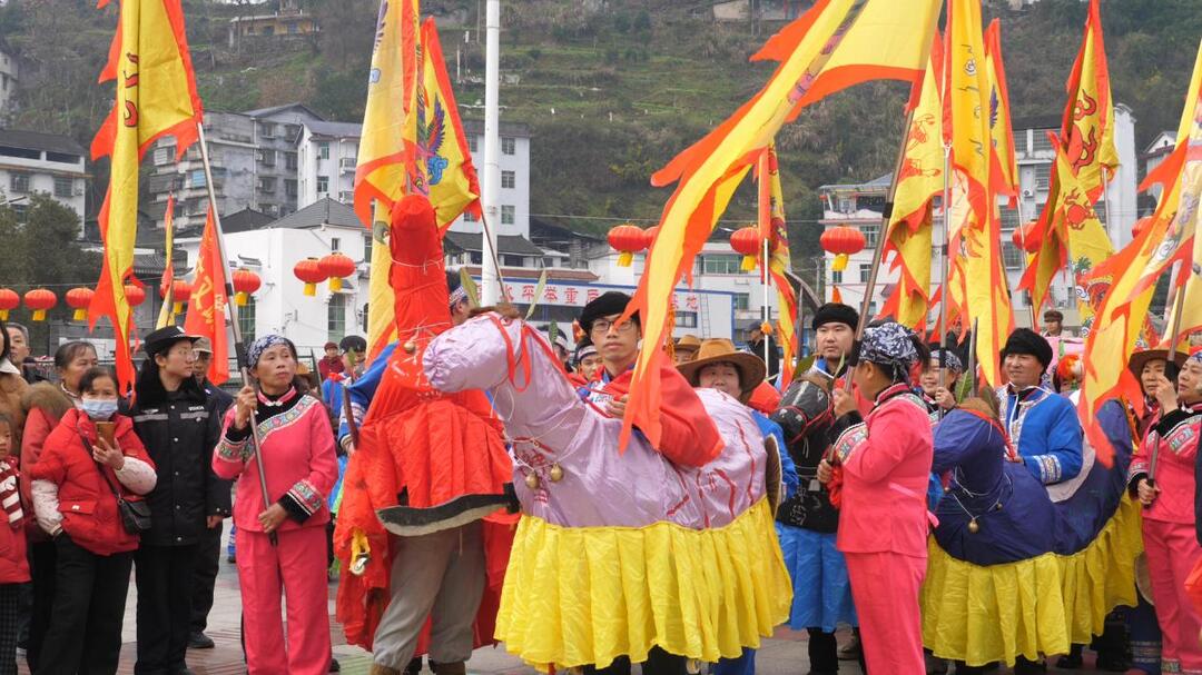 骏马奔腾春满茶乡，古丈解锁年味新体验