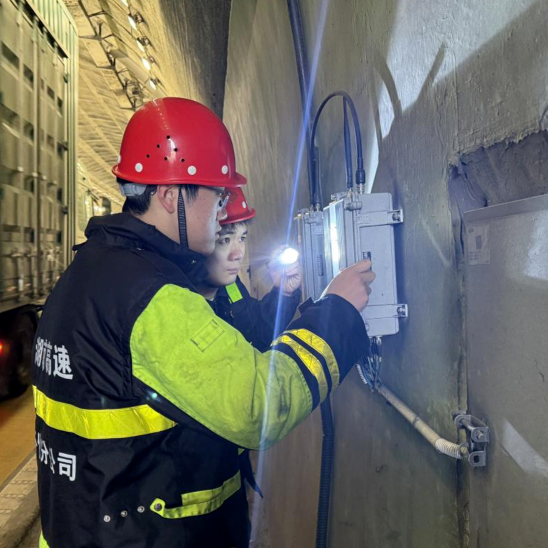 新春走基层丨穿行7023米的“秒级”守护 探访全省最长隧道的智能“大脑”