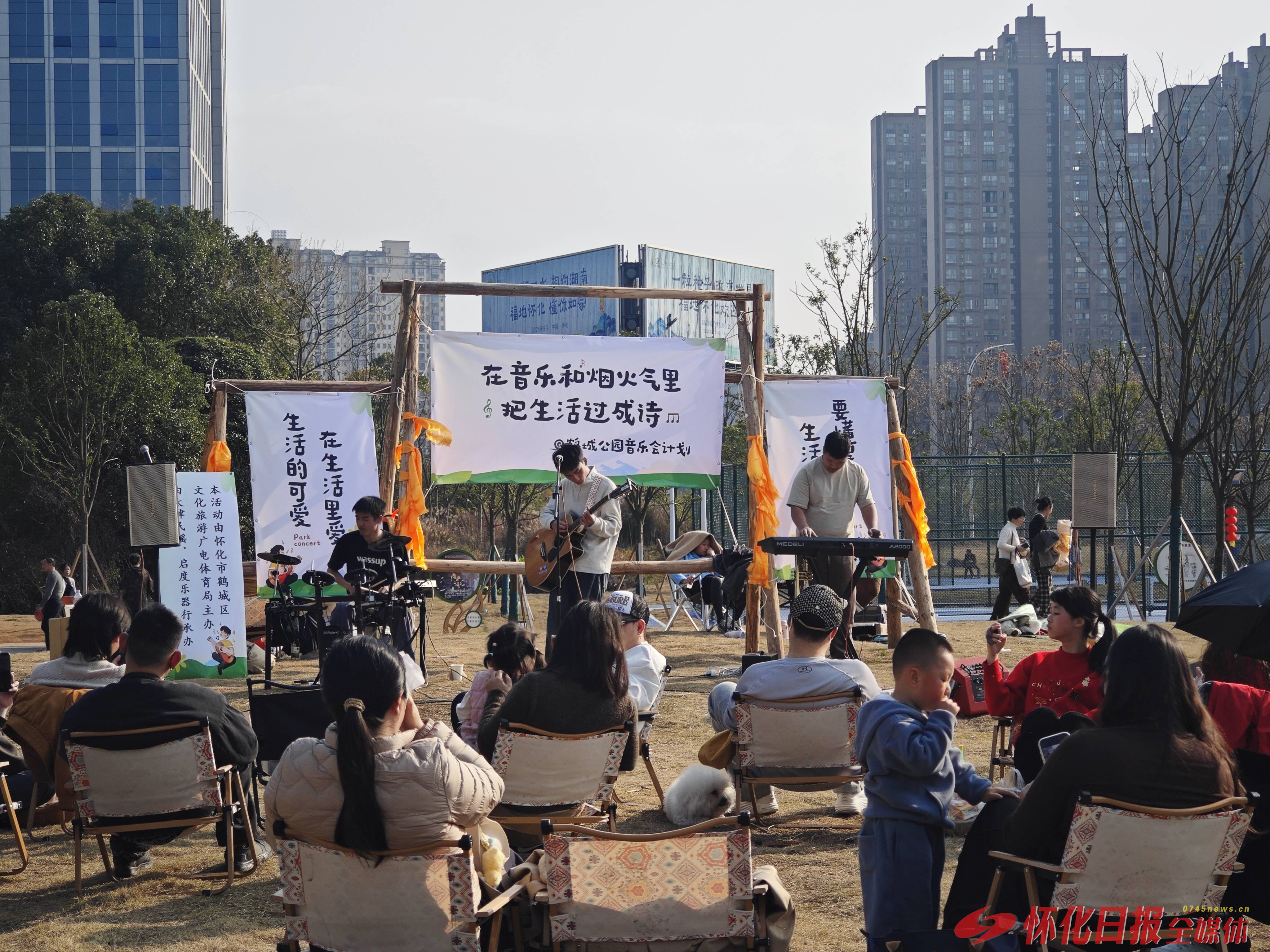 鹤城区：草坪民谣 把生活“唱”成歌