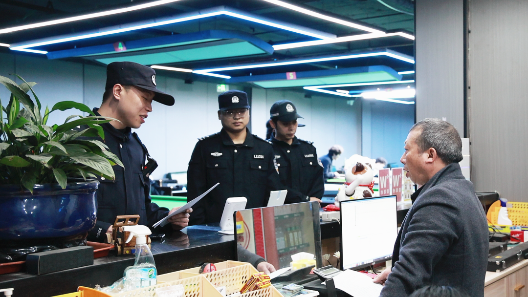 新春走基层 马不停蹄我在岗｜汝城公安：新春佳节欢聚日 坚守岗位护平安