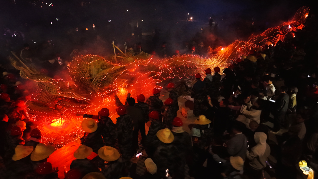 新春走基层 最火在汝城丨湖南卫视《新春走基层》带火汝城春节文旅 香火龙、温泉引爆跨省客流