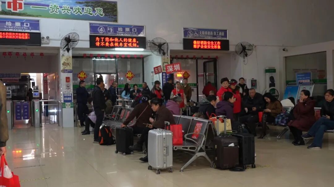 暖心直达！资兴在外务工人员坐上免费直通车赴粤返岗