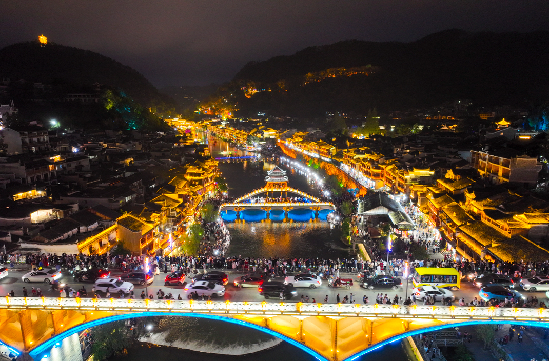 凤凰县春节假期接待国内外游客62.97万人次