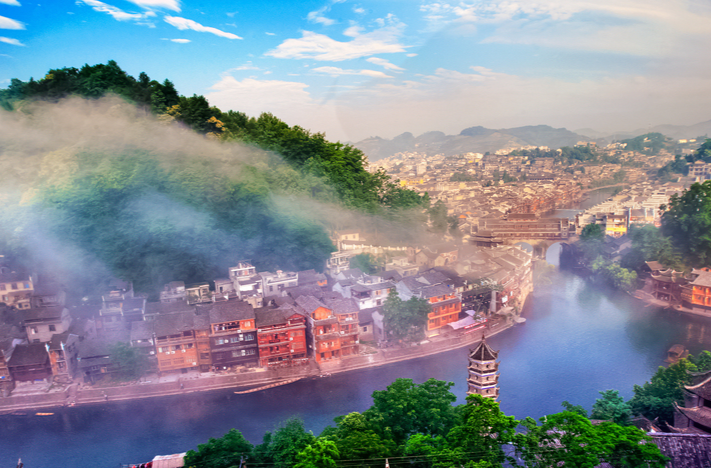 凤凰县：人勤春早开工忙 策马扬鞭谱新篇