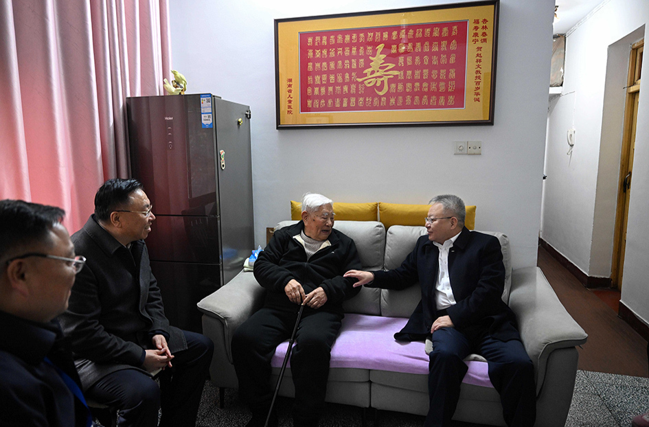 沈晓明看望慰问老院士老专家