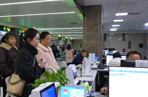 辰溪：政务窗口全面开启  贴心服务群众办事