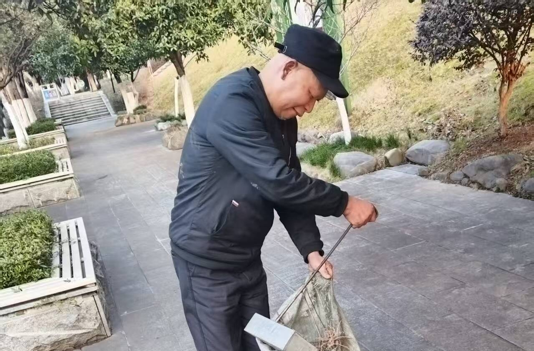 新春在岗守初心，中方县残疾退役军人袁文喜眼中的“环卫保洁”