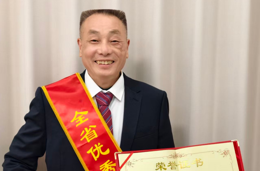湘西州这名企业家荣获“全省优秀”