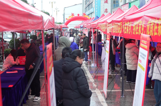 屈原管理区：春风送暖“十五五”  精准匹配促就业