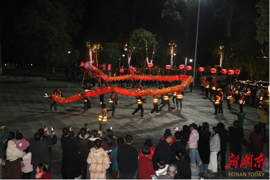 金洞管理区传统文化舞动中国年