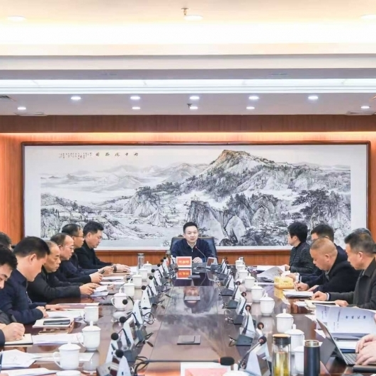 何朝晖：以绣花功夫推进城建城管工作 不断提升城市功能品质和宜居水平