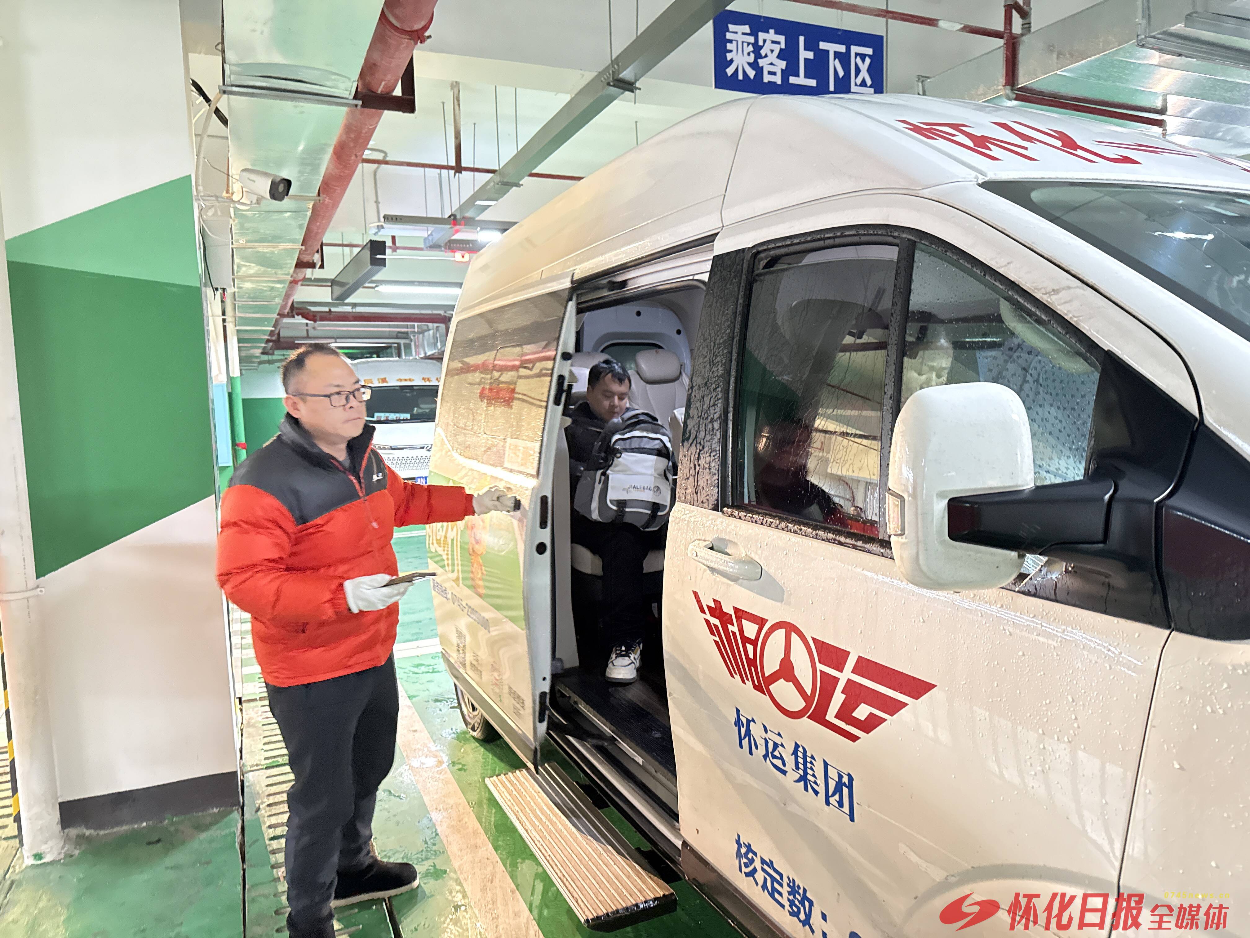 返程高峰遇堵，乘客却纷纷点赞？揭秘怀化司机的“温情时速”