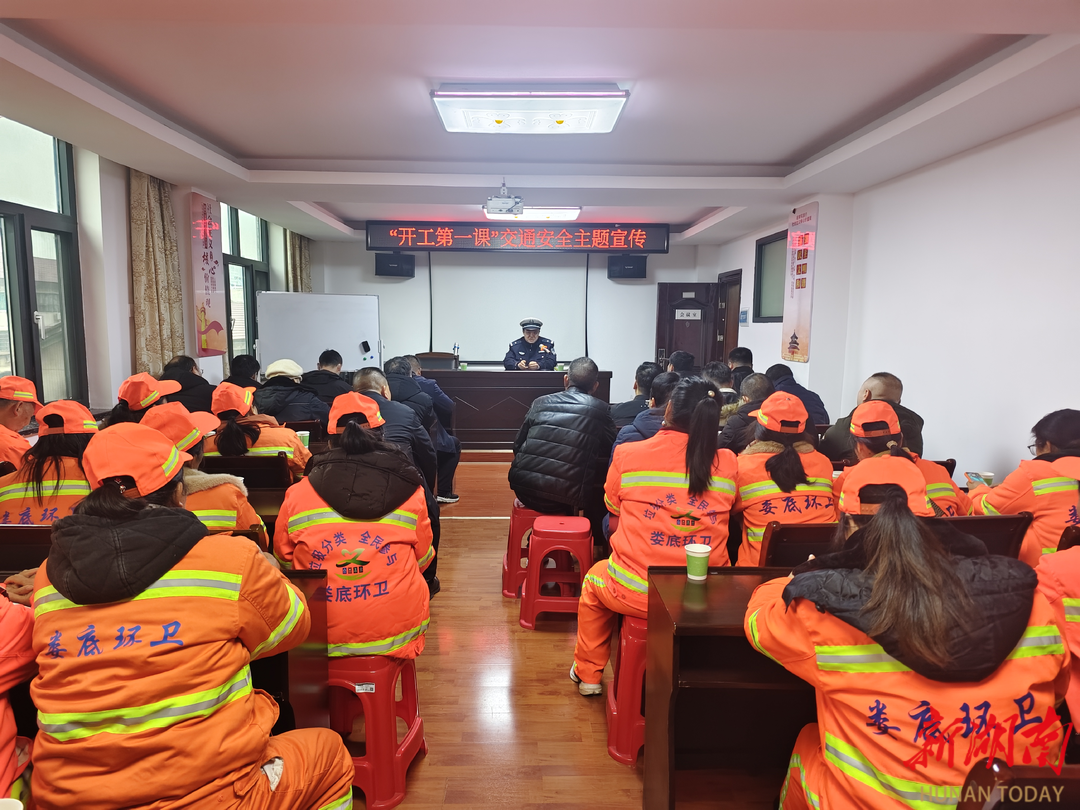 开工送安全“课” 娄底公安交管护航企业复工复产