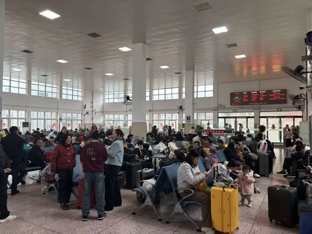 新春走基层 | 点对点免费到长沙 慈利返岗专列发车！