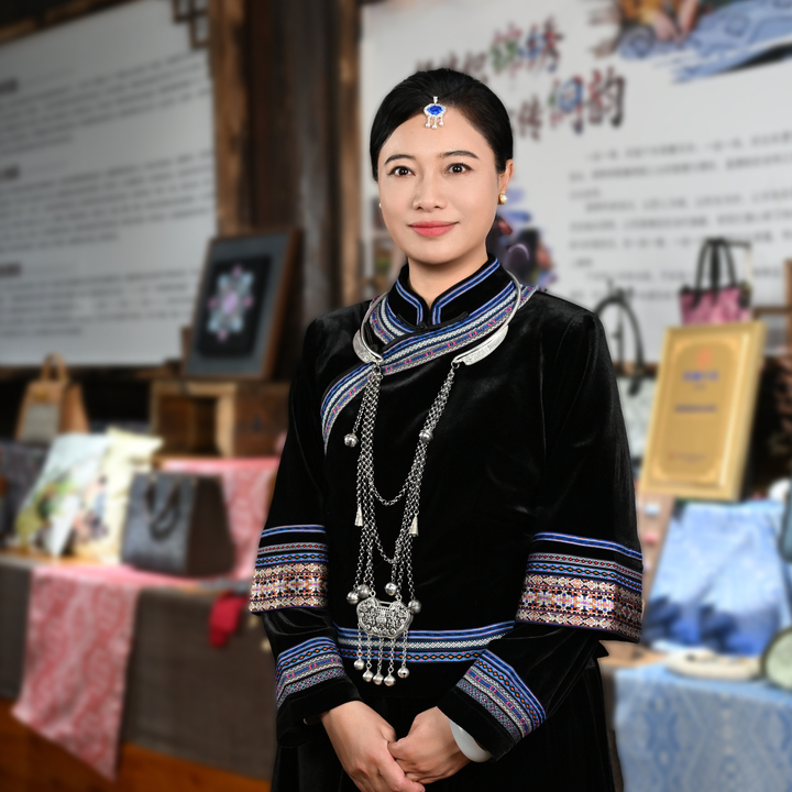 委员风采｜全国政协常委韦朝晖： 让非遗之花绽放时代芳华