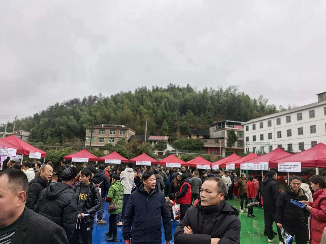 志愿红暖就业路 家门口圆增收梦
