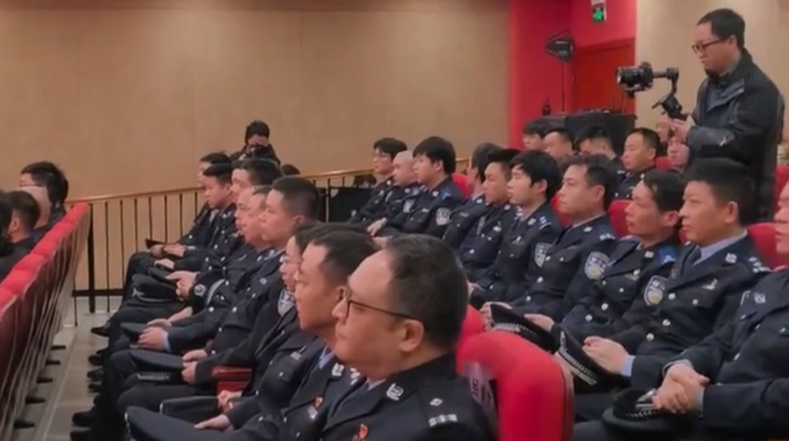 一抔热土跨千里！长沙抚顺公安共传雷锋薪火