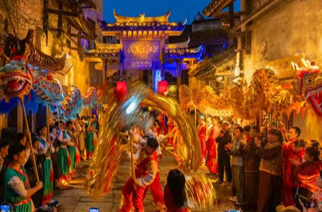 怀化：龙狮献瑞 楚韵悠扬