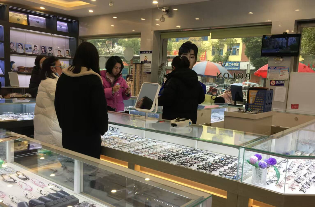 怀化：开学配镜迎高峰 护眼护航新学期