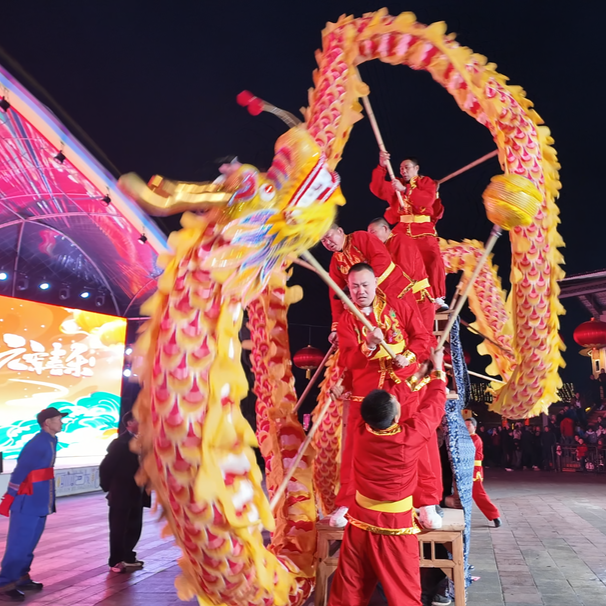 龙腾鼓跃闹元宵！瞧，这场晚会氛围感拉满