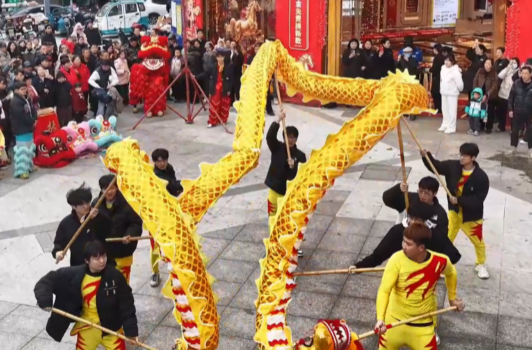 安乡龙腾狮跃闹元宵