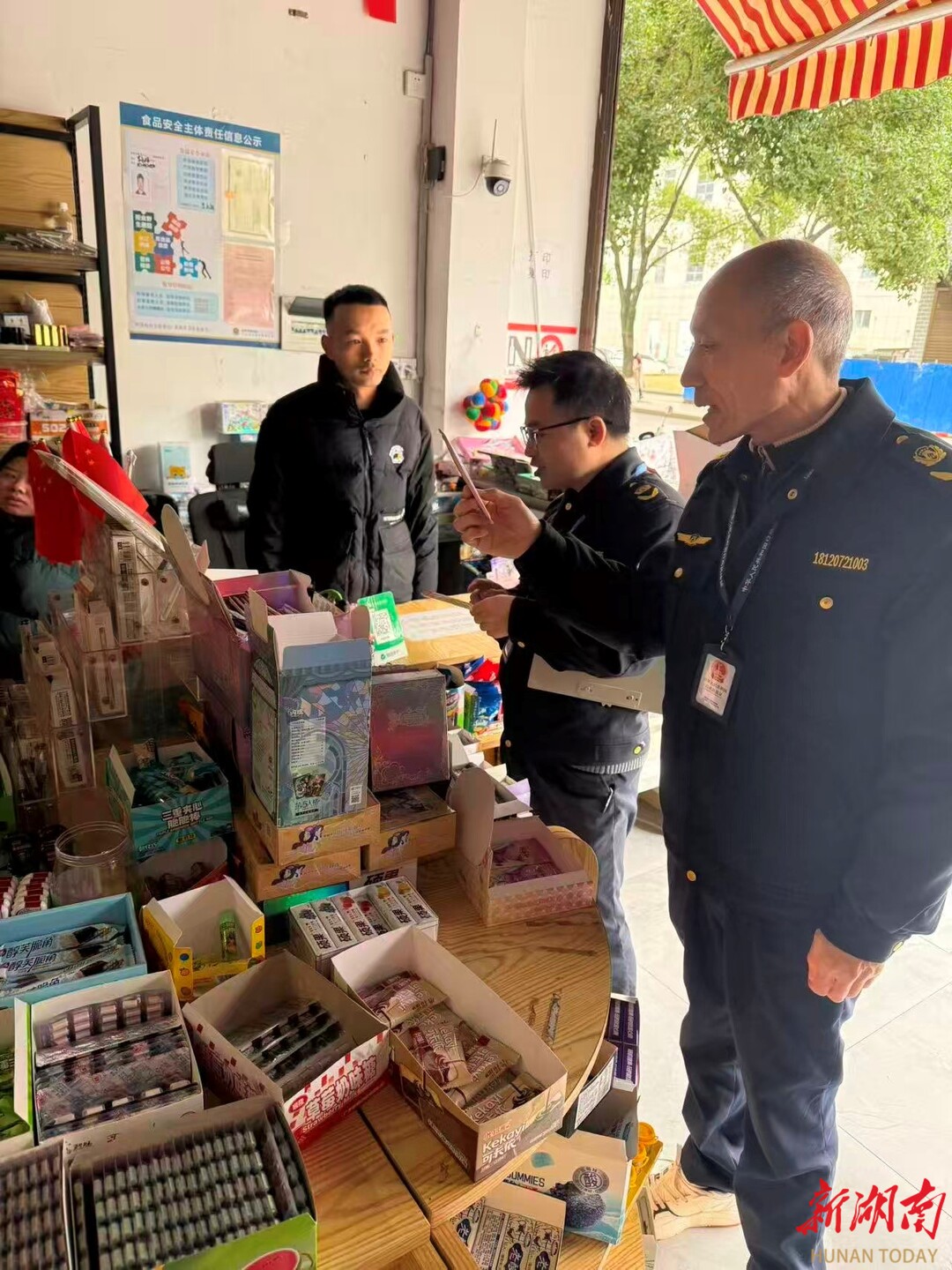 江永开展春季校园周边文化市场督查