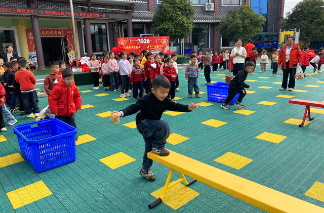 图片新闻│芷江：开学第一天，萌娃乐成长