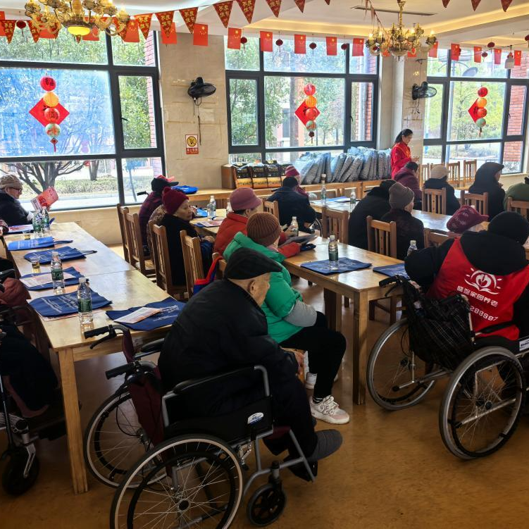 弘扬雷锋精神，岳阳爱尔眼科医院党支部公益活动进社区