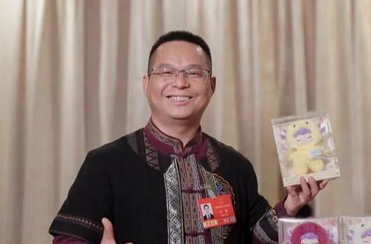 全国人大代表王涯：根在张家界，梦在山水间