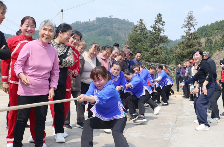  图片新闻｜庆三八 赛风采