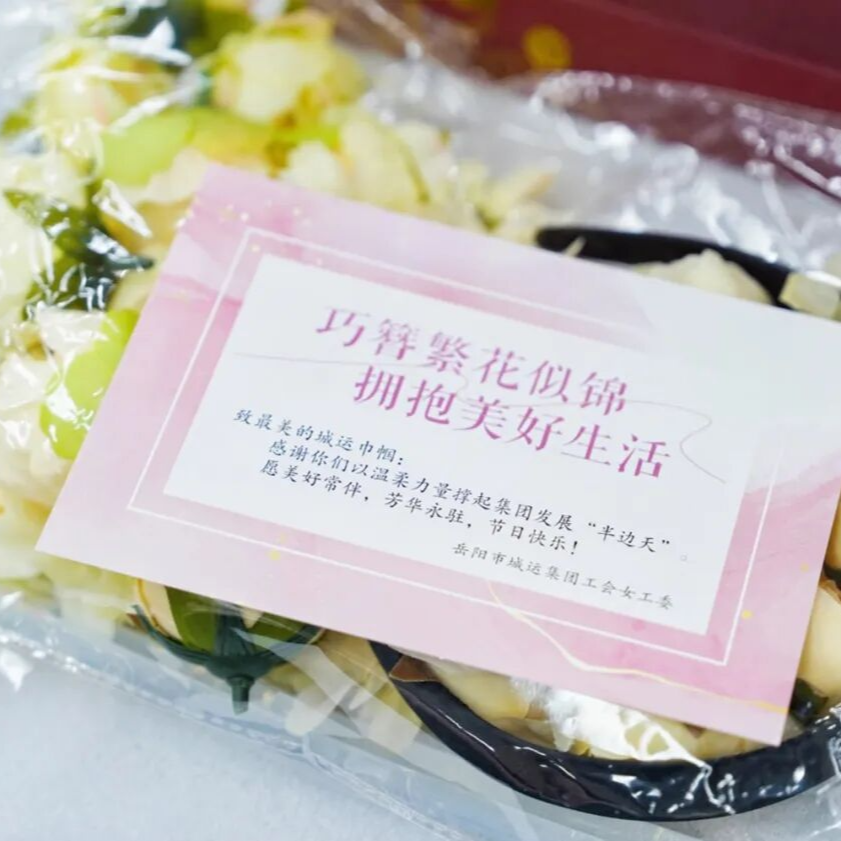 以花为饰、以美为伴，岳阳市城运集团举行妇女节主题活动