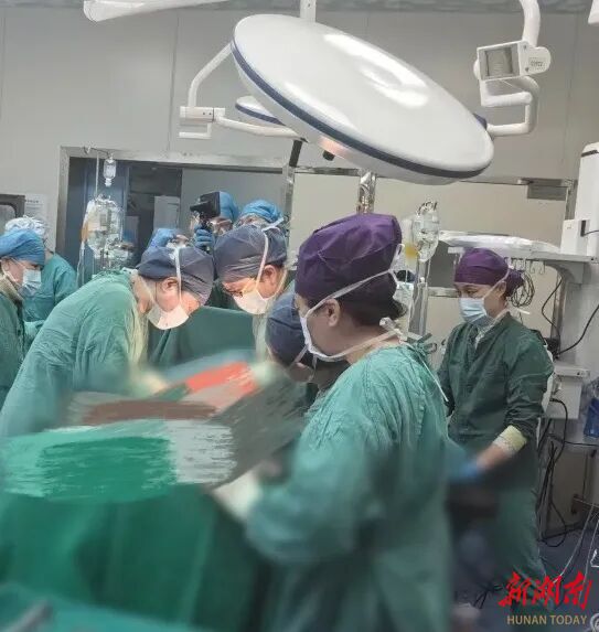 产妇遭遇重度胎盘早剥，多学科联合全力救治化险为夷