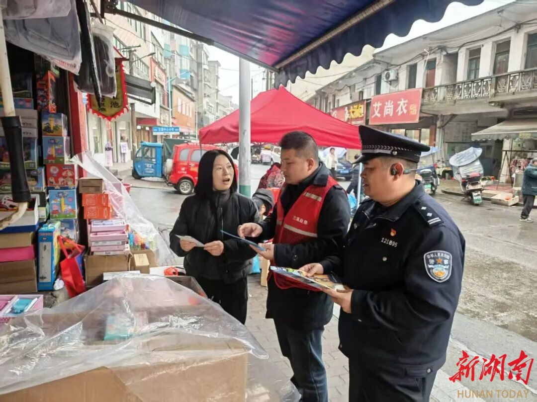 买菜同时把“安全”带回家！兰溪派出所民警到菜市场开展反诈禁毒宣传