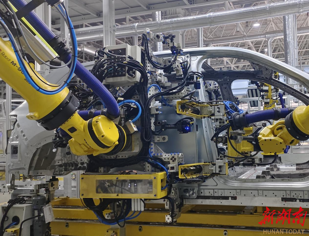 新質之星丨0.3毫米“發絲級”精度！中國AI打破國外壟斷，汽車造得更穩更靜