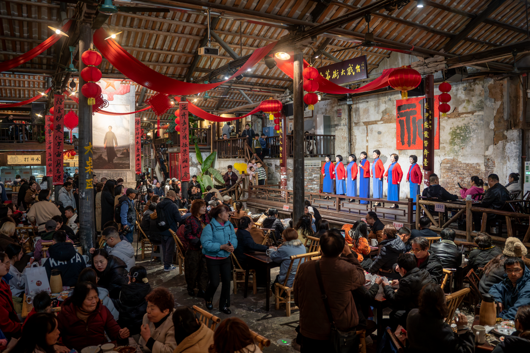 东茅街茶馆以戏曲为纽带，致敬城市女性