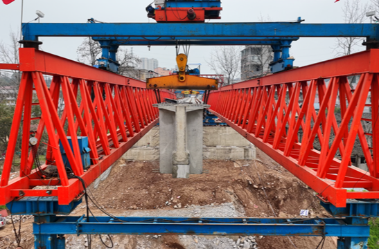 辰溪辰水二桥首片T梁架设成功，力争8月底通车