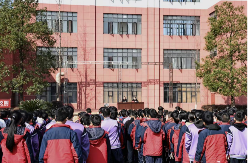 播一粒法治种子 收一园平安卫士