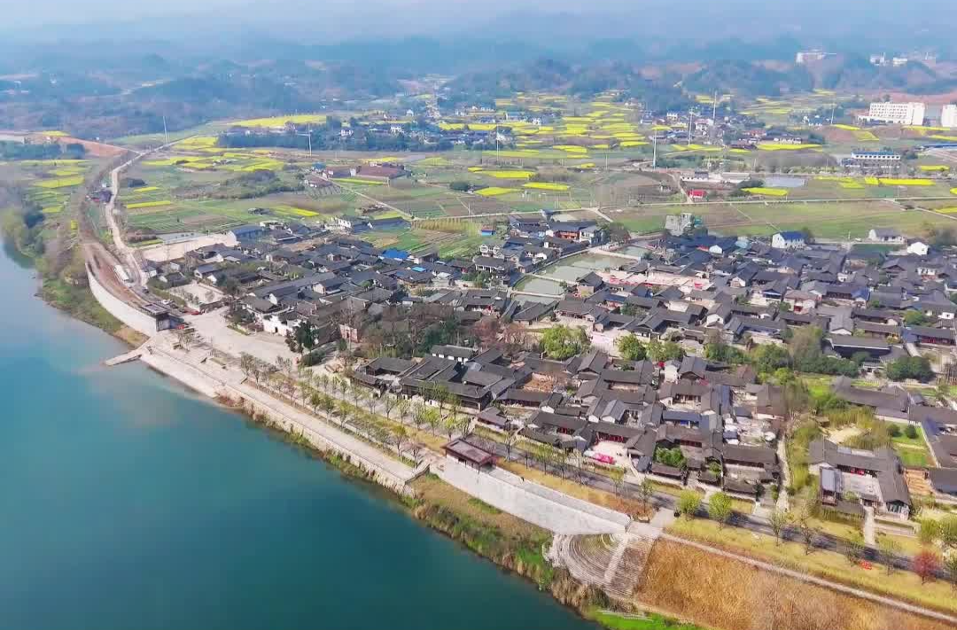 古村卧花海，来中方荆坪解锁春日画卷