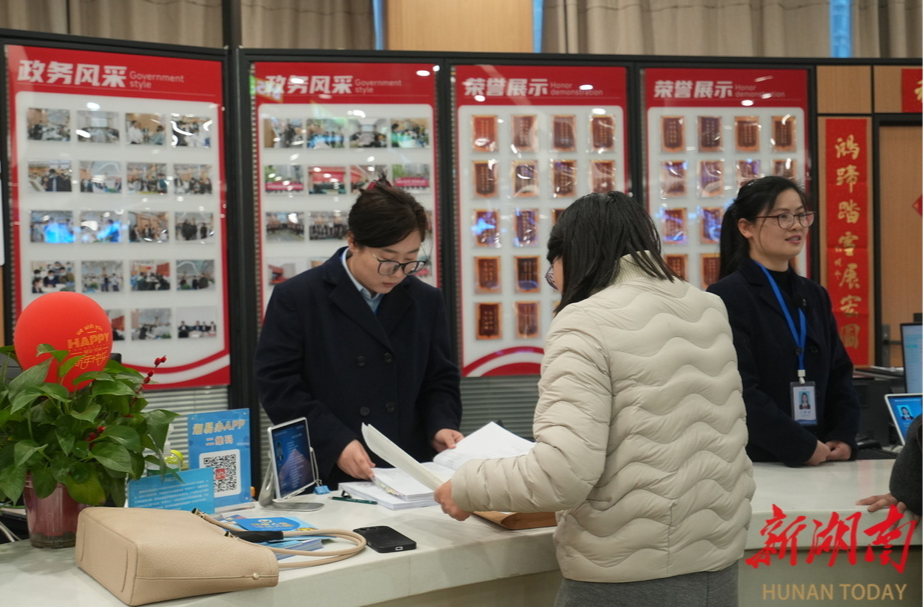 烟火湖南丨“一网通办”让办事像网购！湖南政务服务进入“指尖模式”