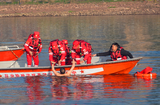 以练为战砺精兵 沅陵举行2026年水上交通应急救援演练