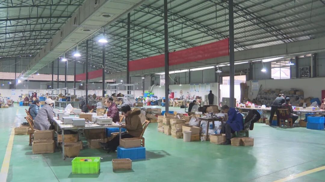 澧县彤轩电子：开足马力赶订单 冲刺“开门红”