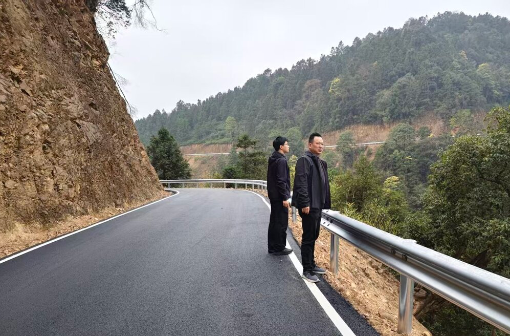茶陵县桃坑乡：首条沥青公路通车 湘赣边红色片区振兴再提速