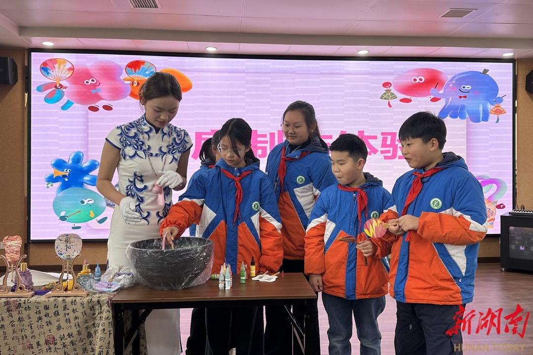 湘科普“四进”走进雁峰区 为青少年送上“科普大餐”