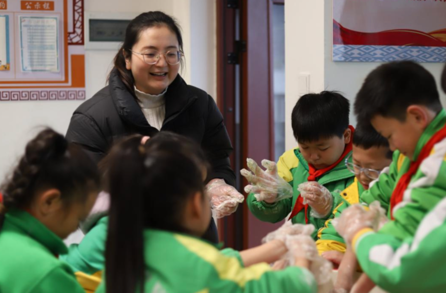 蒿香四溢！湘西这堂“春天的课堂”把民俗文化包进粑粑里