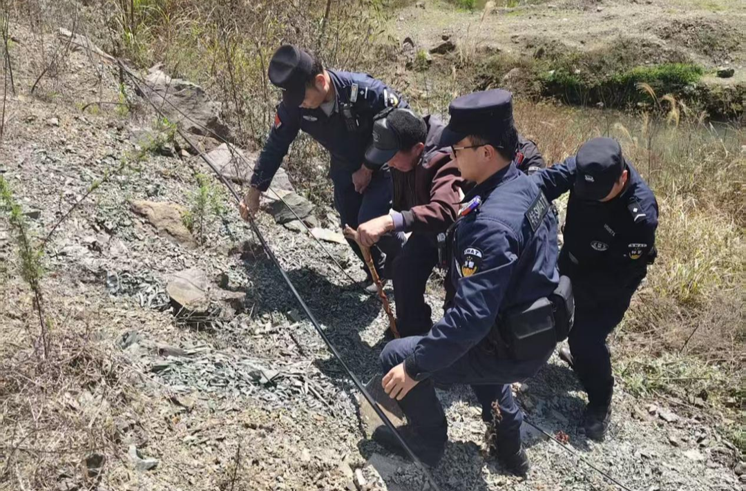 “别怕，我们是警察！”古丈这一幕，暖了