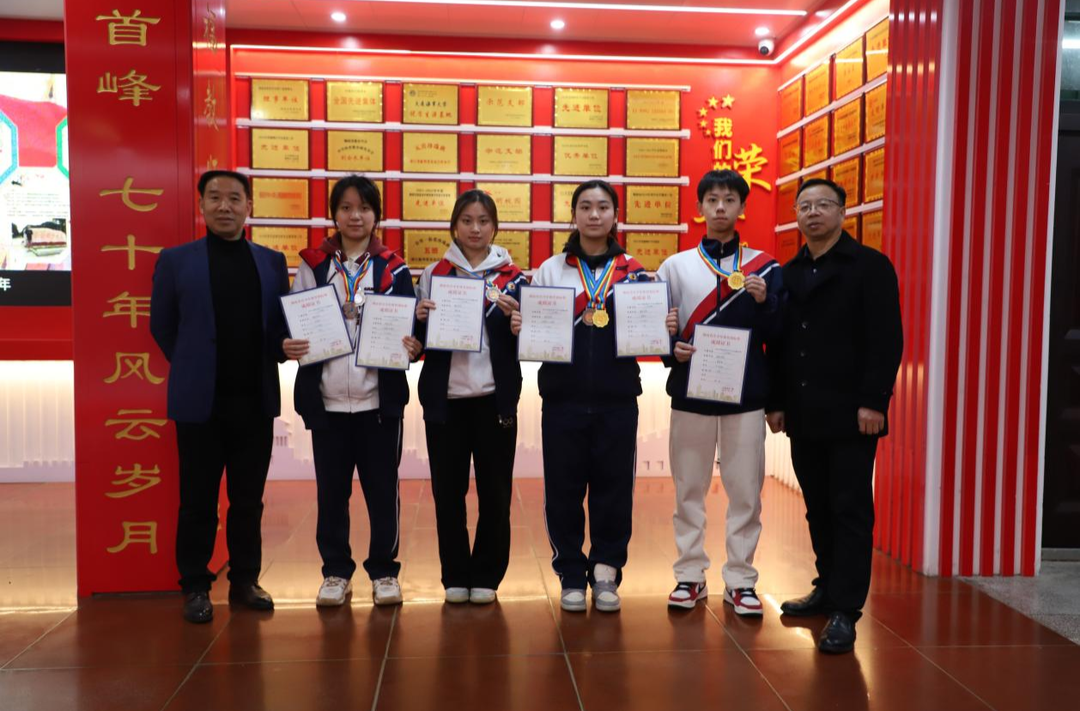 衡阳市五中5名学子在省青少年羽毛球锦标赛中包揽女单冠亚季军，全员获评国家一级运动员