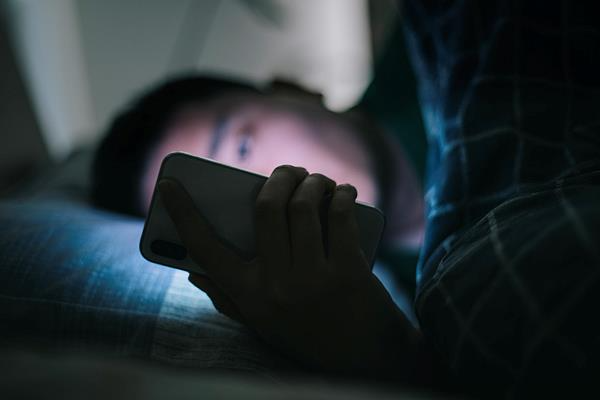 周末·科普丨这5个行为你以为在休息，其实非常耗精力